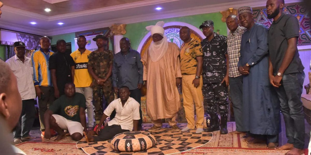 VC with SUG and security officers meeting the Emir of Kefffi